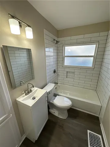 $179,900 | 1215 South Pleasant Street, Independence, MO 64055