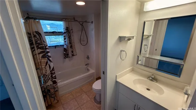 $2,400 | 215 North King Street, Unit 302, Honolulu, HI 96817