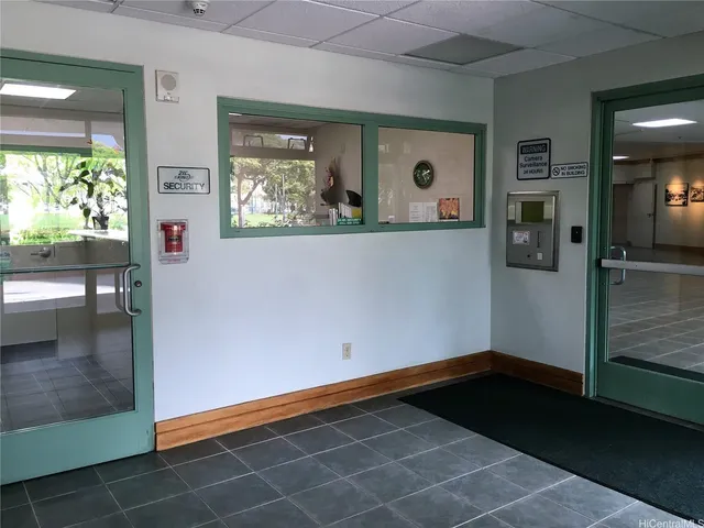 $2,400 | 215 North King Street, Unit 302, Honolulu, HI 96817