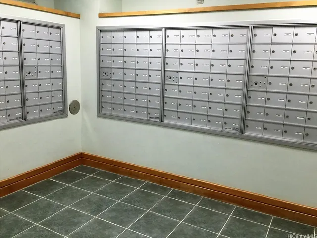 $2,400 | 215 North King Street, Unit 302, Honolulu, HI 96817