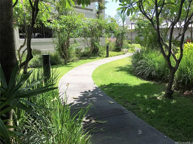 $2,400 | 215 North King Street, Unit 302, Honolulu, HI 96817