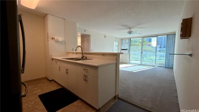 $2,400 | 215 North King Street, Unit 302, Honolulu, HI 96817