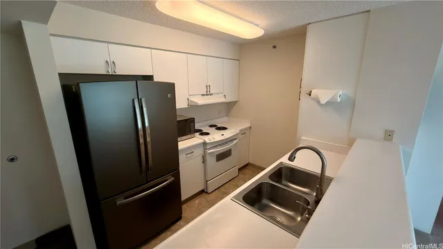 $2,400 | 215 North King Street, Unit 302, Honolulu, HI 96817