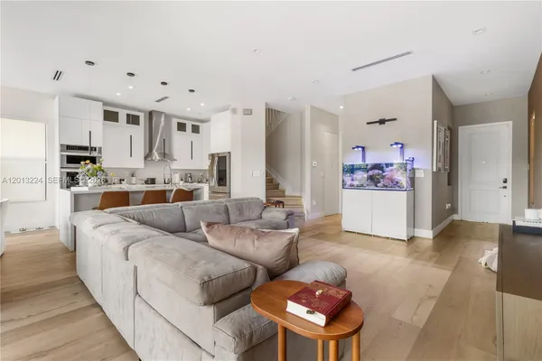 $749,999 | 3261 West 99th Place, Hialeah, FL 33018