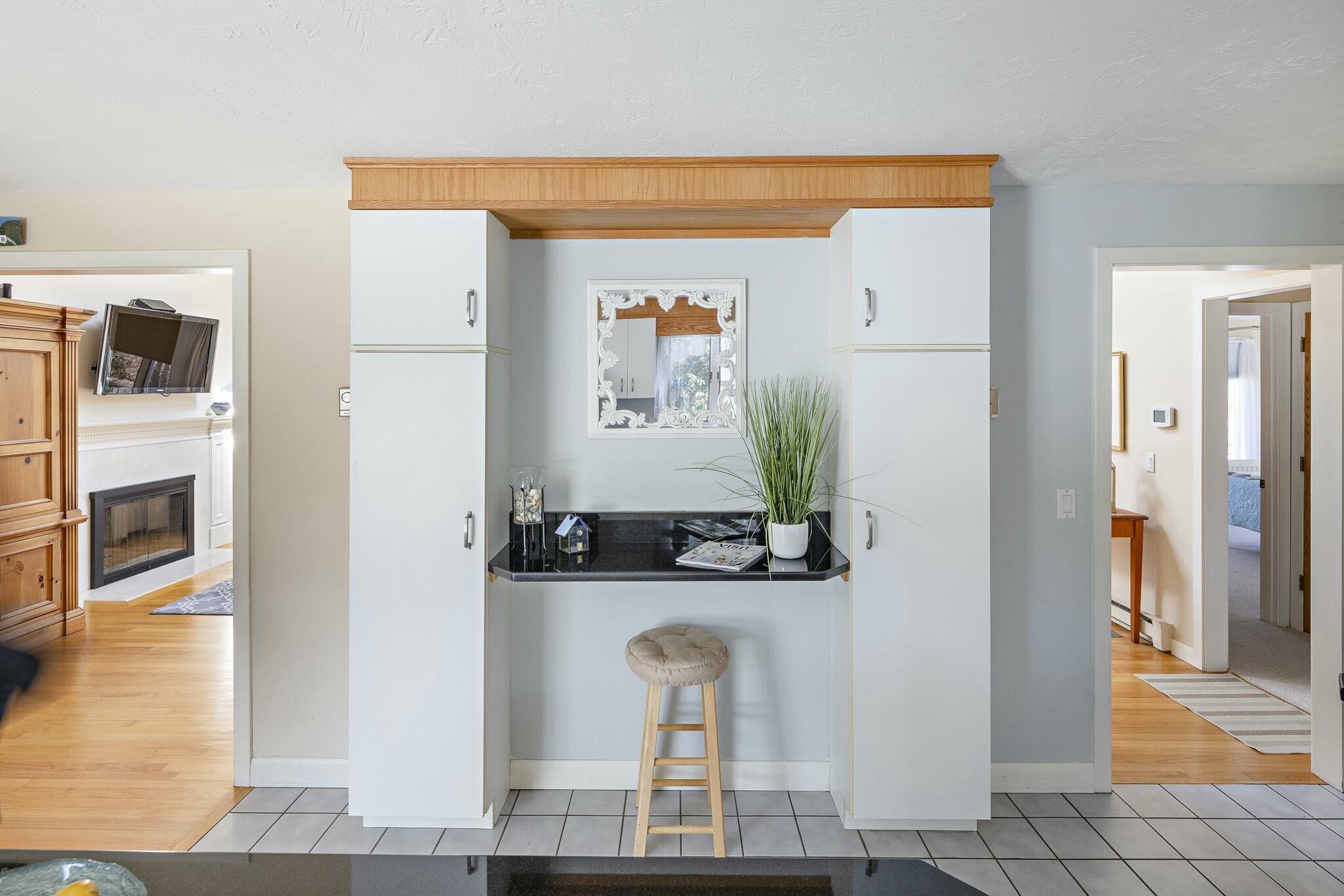 16 Major's Cove Lane Edgartown, MA 02539 - Photo 11 of 28 Breakfast bar