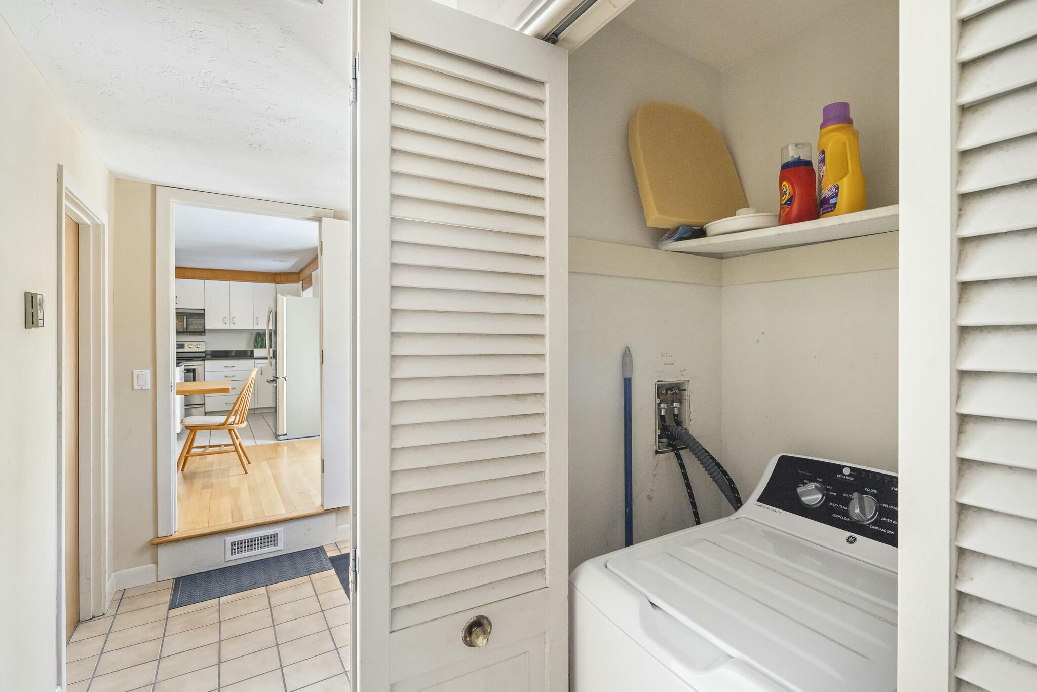 16 Major's Cove Lane Edgartown, MA 02539 - Photo 13 of 28 Mudroom with laundry...
