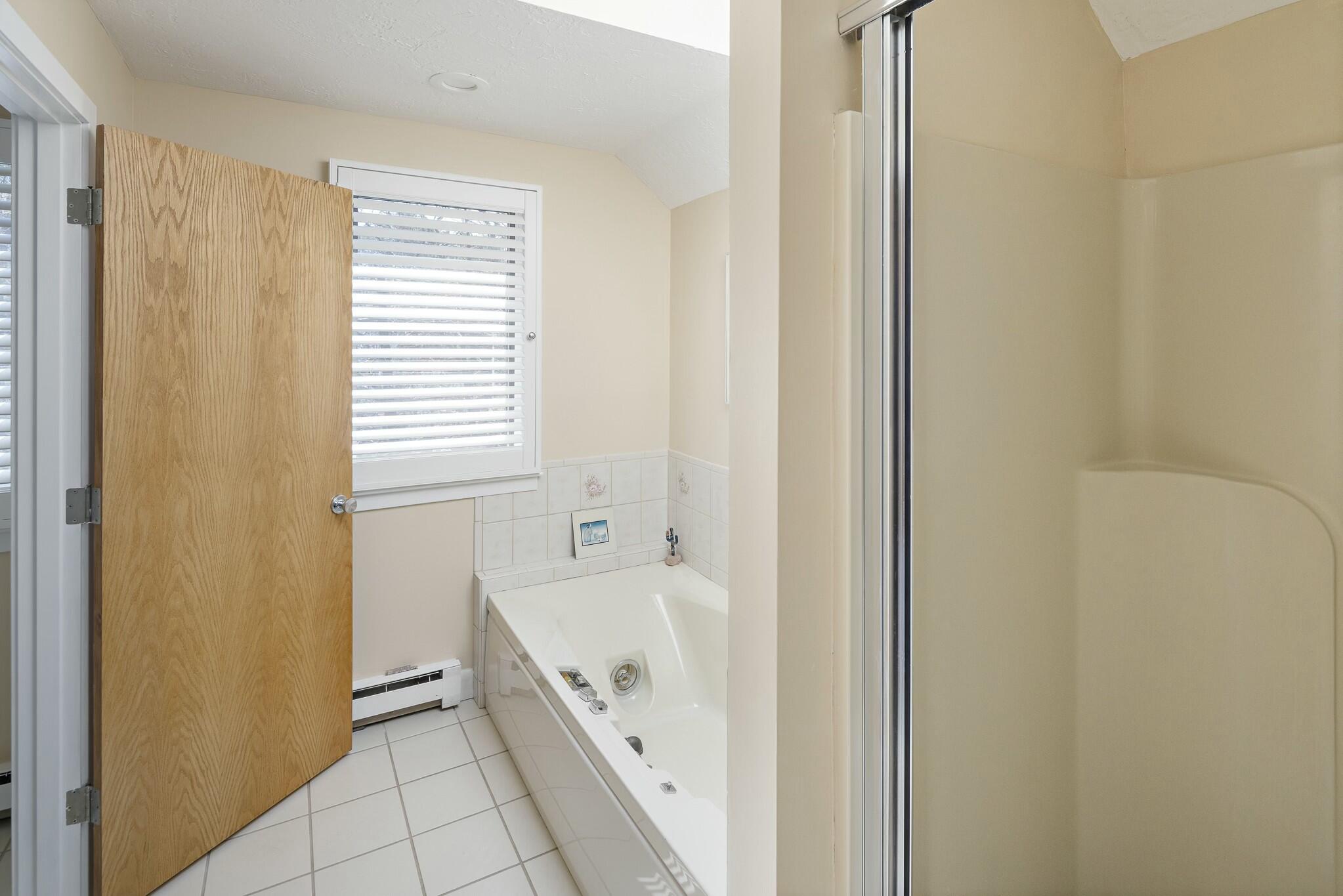 16 Major's Cove Lane Edgartown, MA 02539 - Photo 22 of 28 Shower, tub....