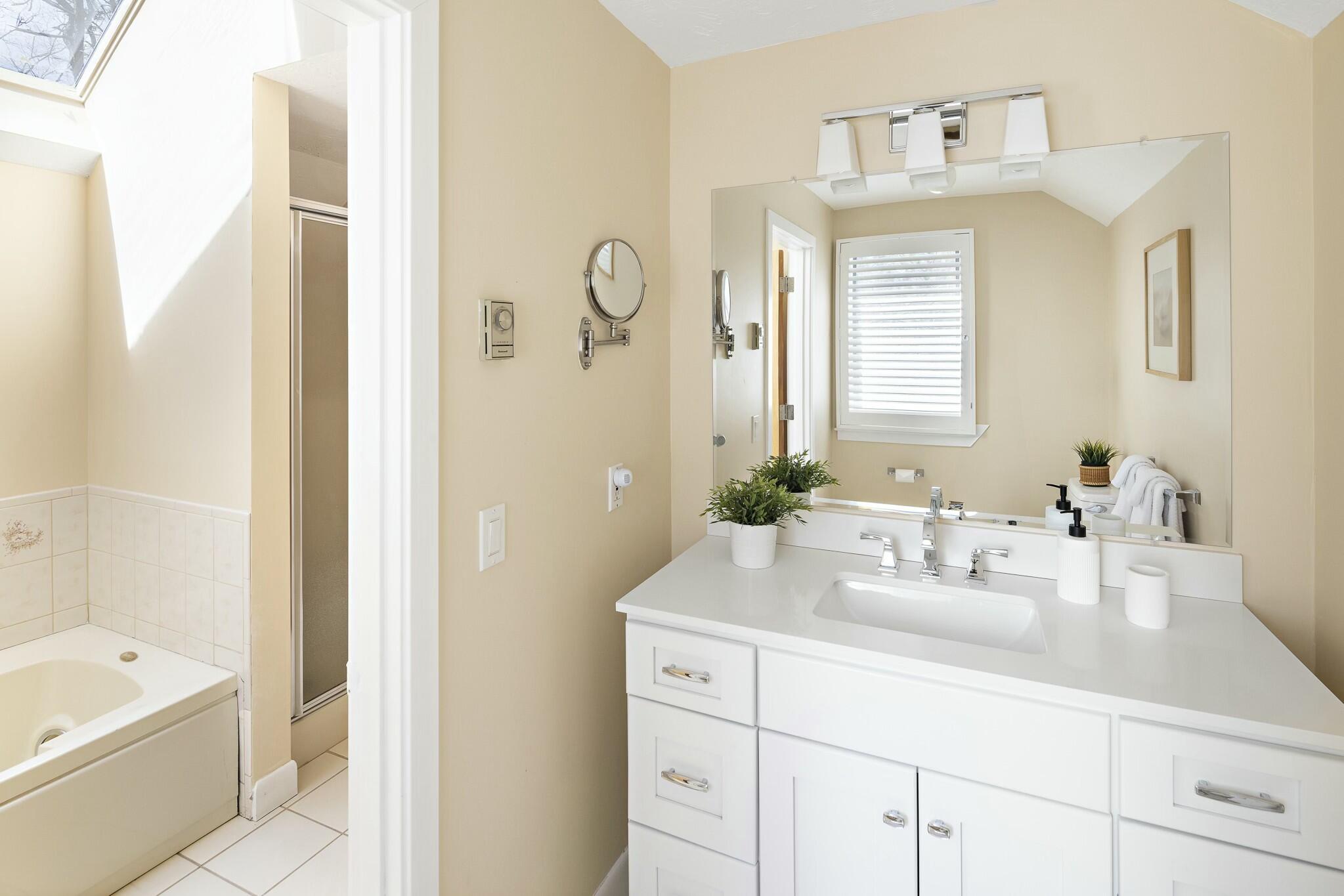 16 Major's Cove Lane Edgartown, MA 02539 - Photo 23 of 28 ...and vanity