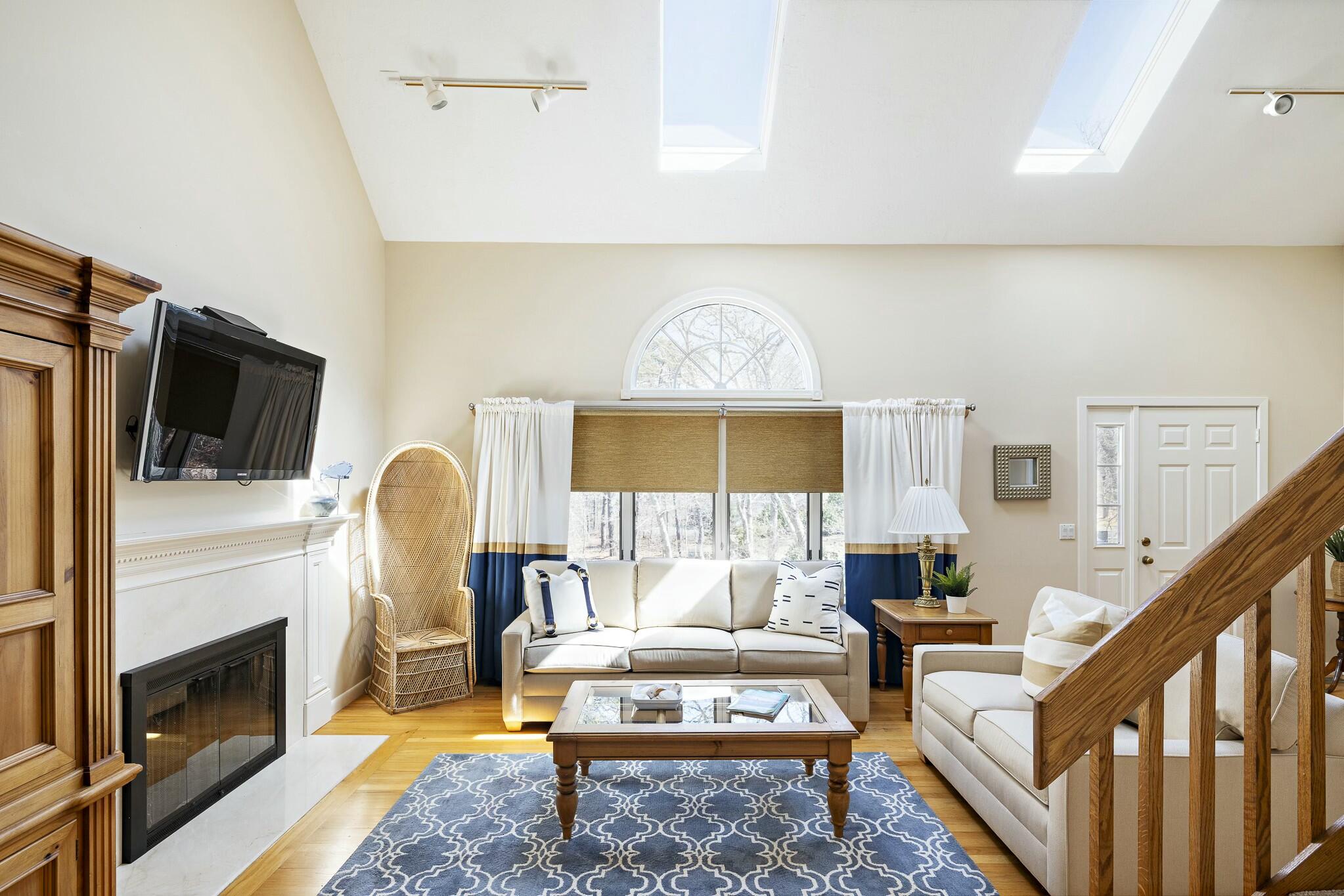 16 Major's Cove Lane Edgartown, MA 02539 - Photo 7 of 28 Light filled room with skylights