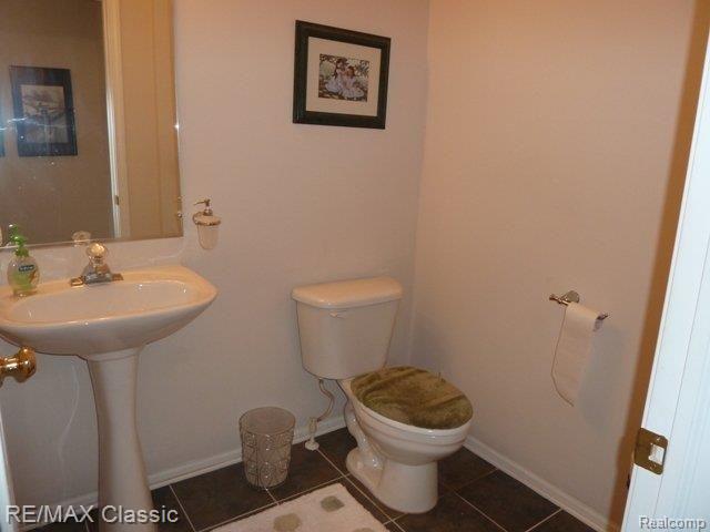 41654 Mitchell Road, Unit 52 Novi, MI 48377 - Photo 14 of 23 POWDER ROOM