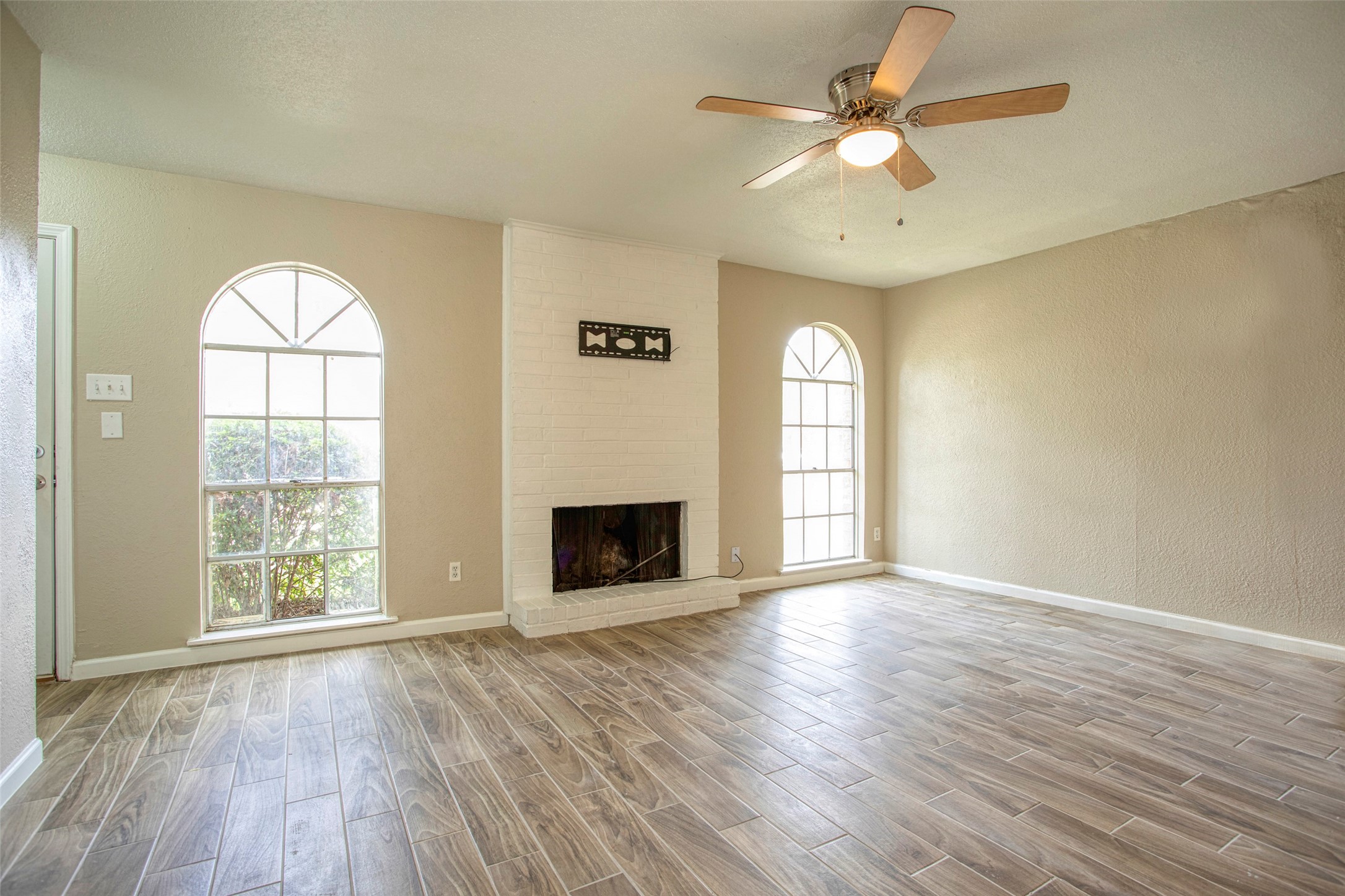 1556 Silverpines Road, Unit 556 Houston, TX 77062 - Photo 2 of 23 Gallery Image 2