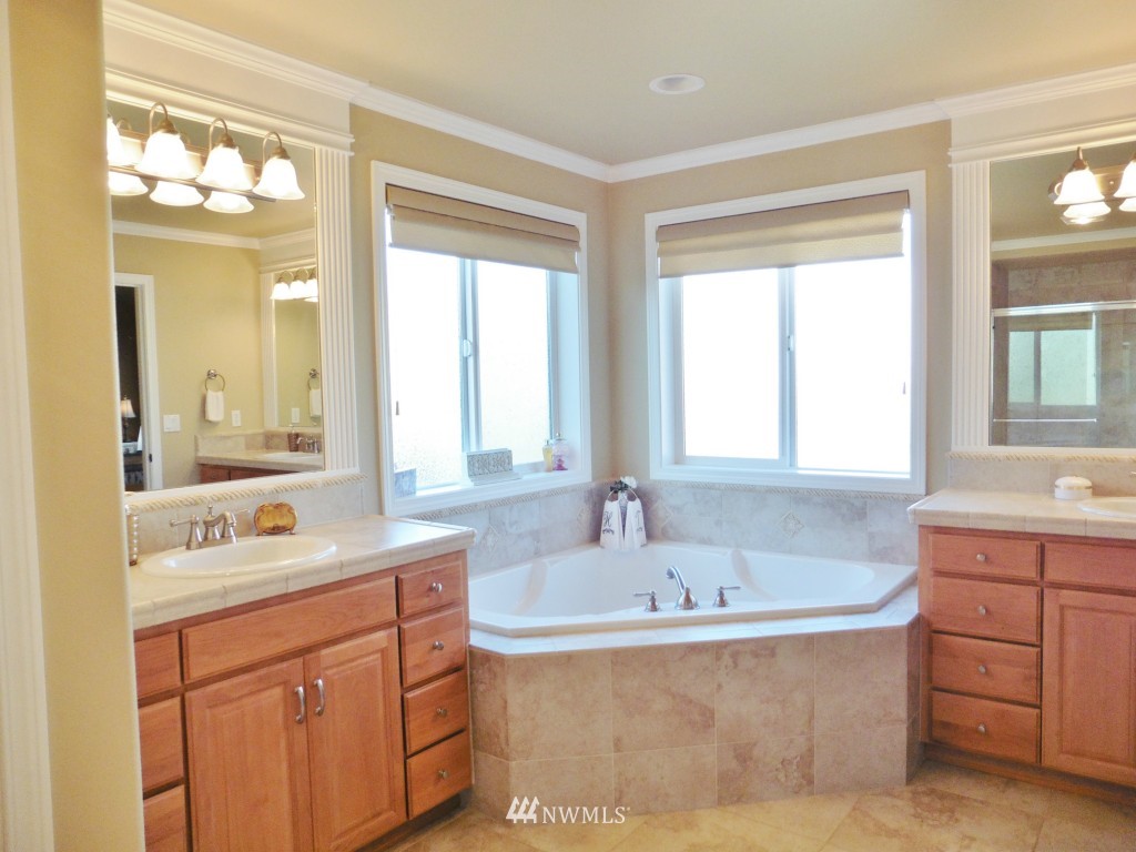 4027 215th Street Southeast Bothell, WA 98021 - Photo 15 of 17