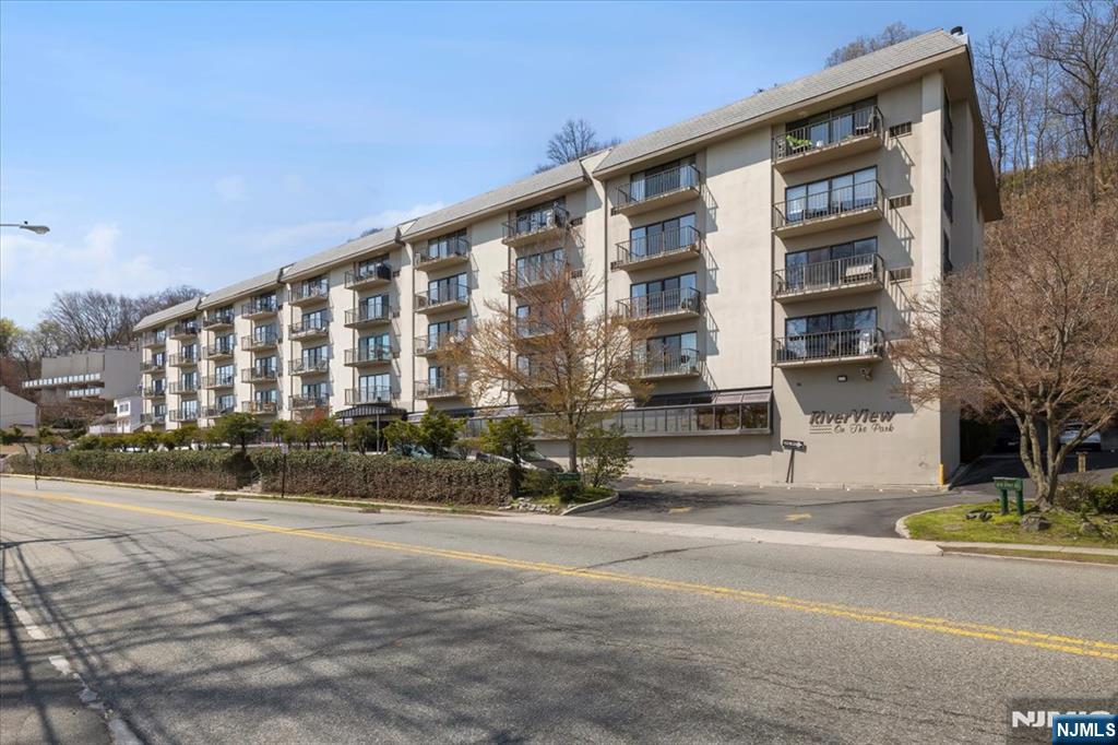 1150 River Road, Unit PHB Edgewater, NJ 07020 - Photo 17 of 18