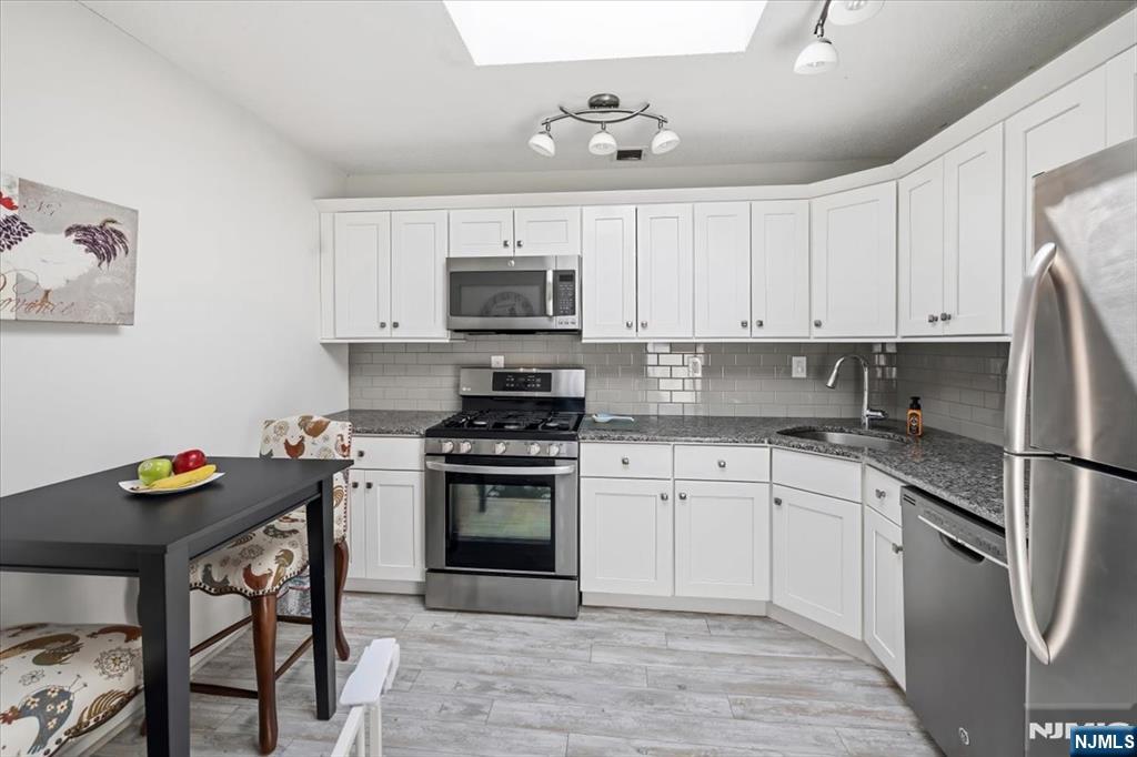 1150 River Road, Unit PHB Edgewater, NJ 07020 - Photo 2 of 18