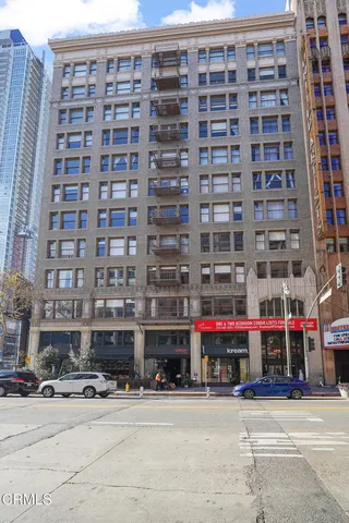 a view of livingroom with furniture and windows