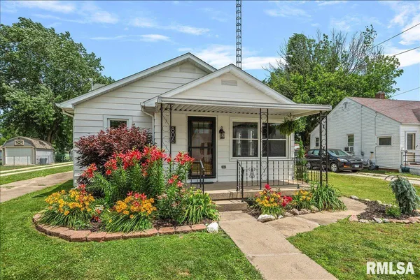 $169,900 | 806 9th Street, Pawnee, IL 62558