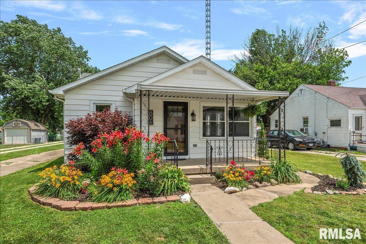 806 9th Street Pawnee, IL 62558 - Photo 1 of 36