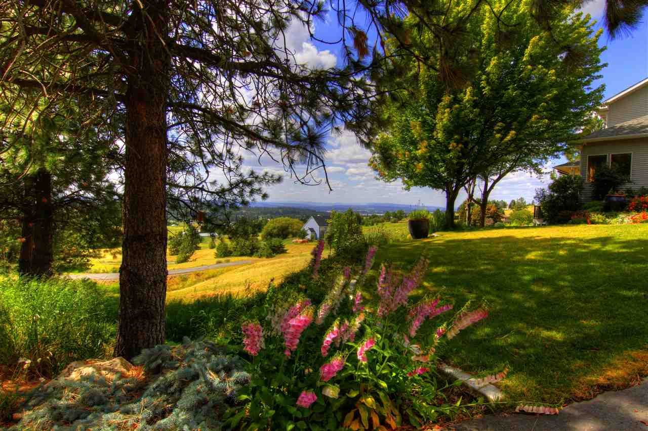 3609 South Eastern Road Spokane, WA 99223 - Photo 2 of 20