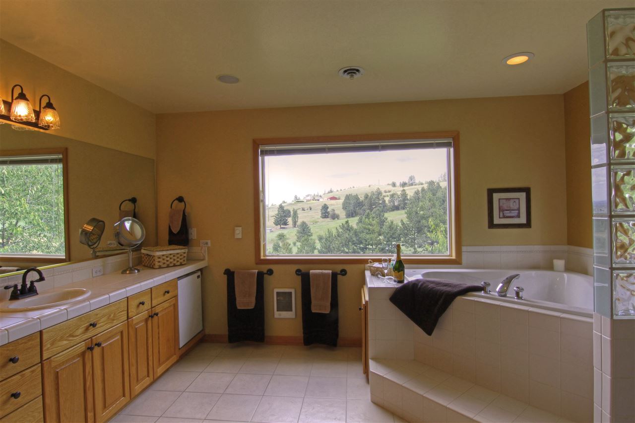 3609 South Eastern Road Spokane, WA 99223 - Photo 14 of 20