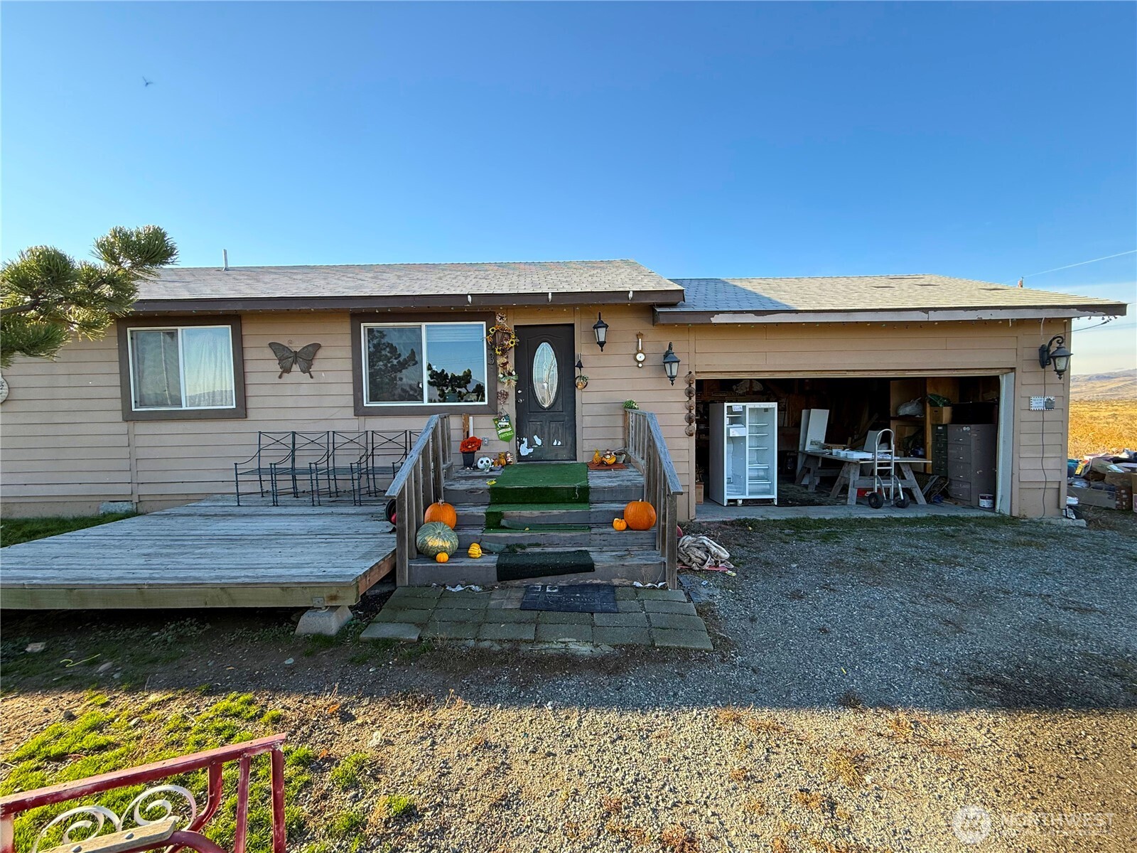 33 Greenacres Road Riverside, WA 98849 - Photo 2 of 35 a view of a house with backyard