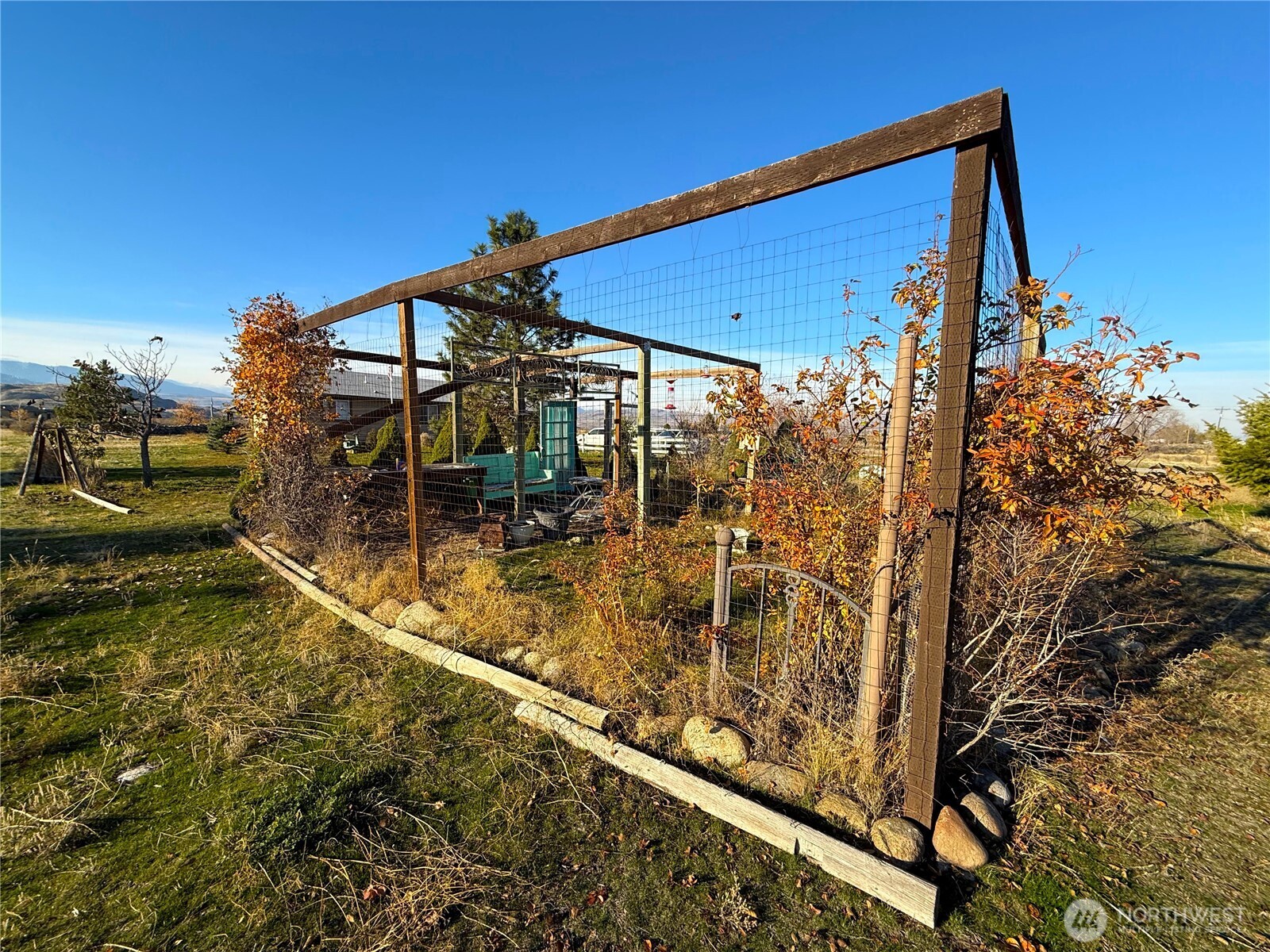 33 Greenacres Road Riverside, WA 98849 - Photo 27 of 35 a view of a backyard