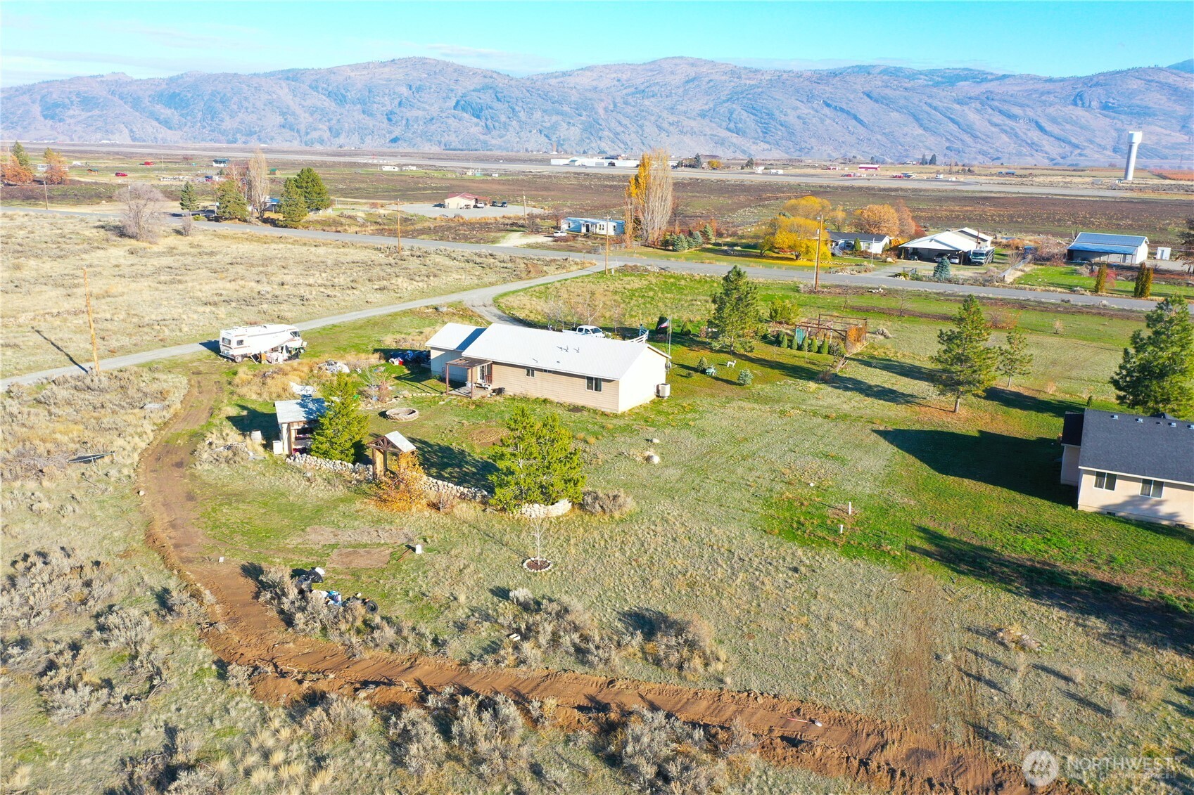 33 Greenacres Road Riverside, WA 98849 - Photo 34 of 35 a view of a swimming pool with an ocean view