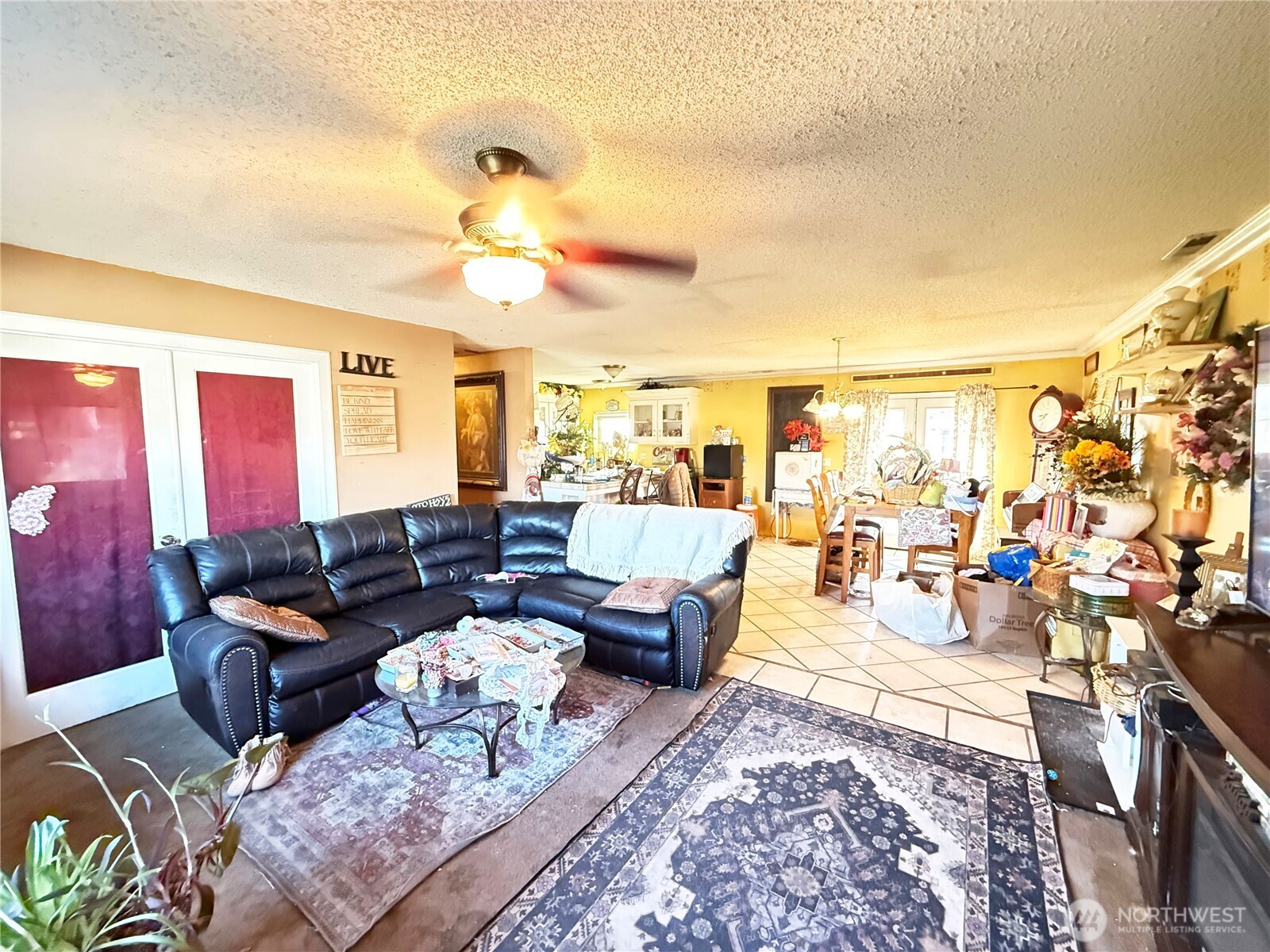 33 Greenacres Road Riverside, WA 98849 - Photo 8 of 35 a living room with furniture a chandelier and a rug