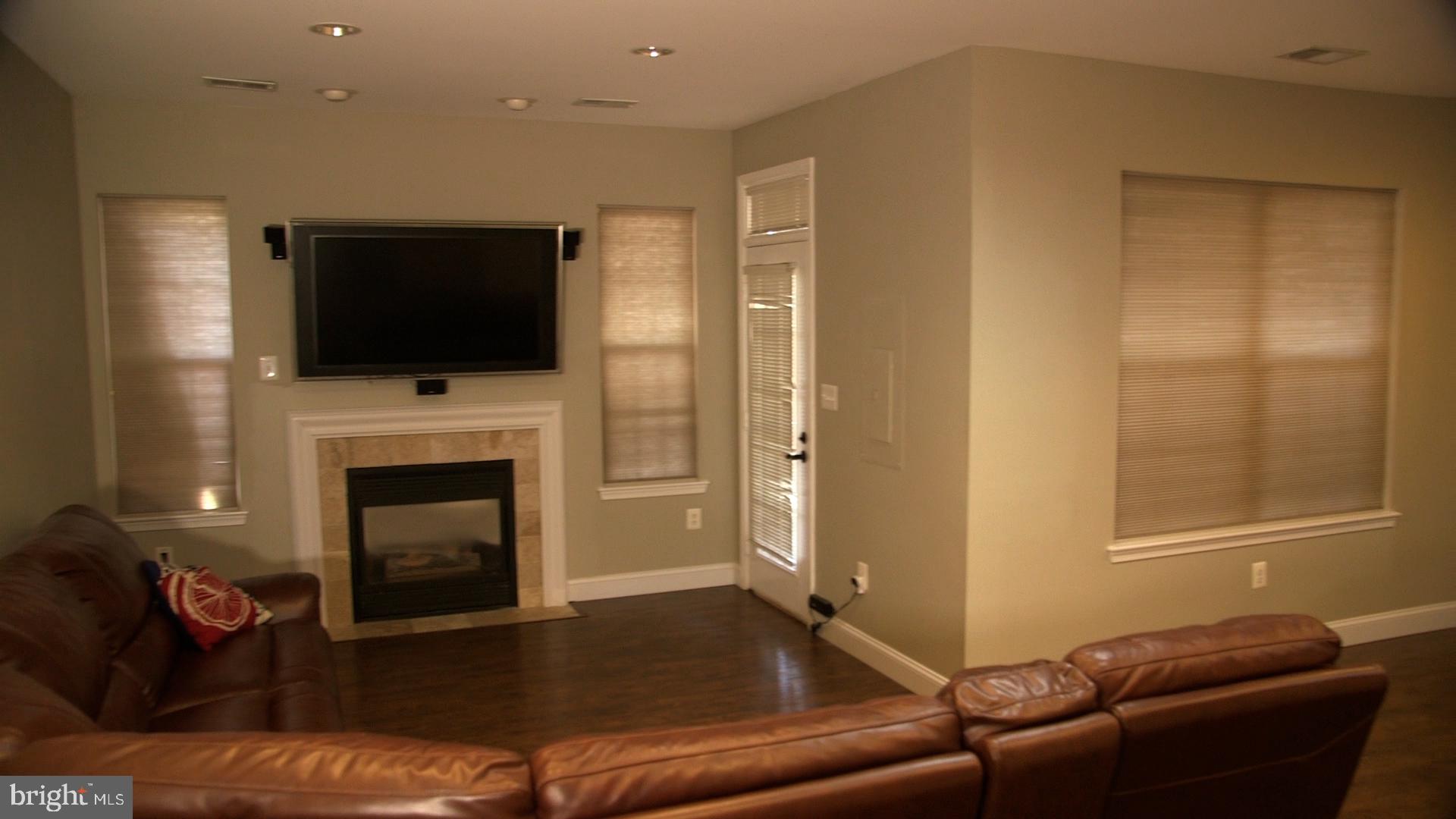 20595 Glenmere Square Sterling, VA 20165 - Photo 12 of 19 Recreation room with ground level walk out