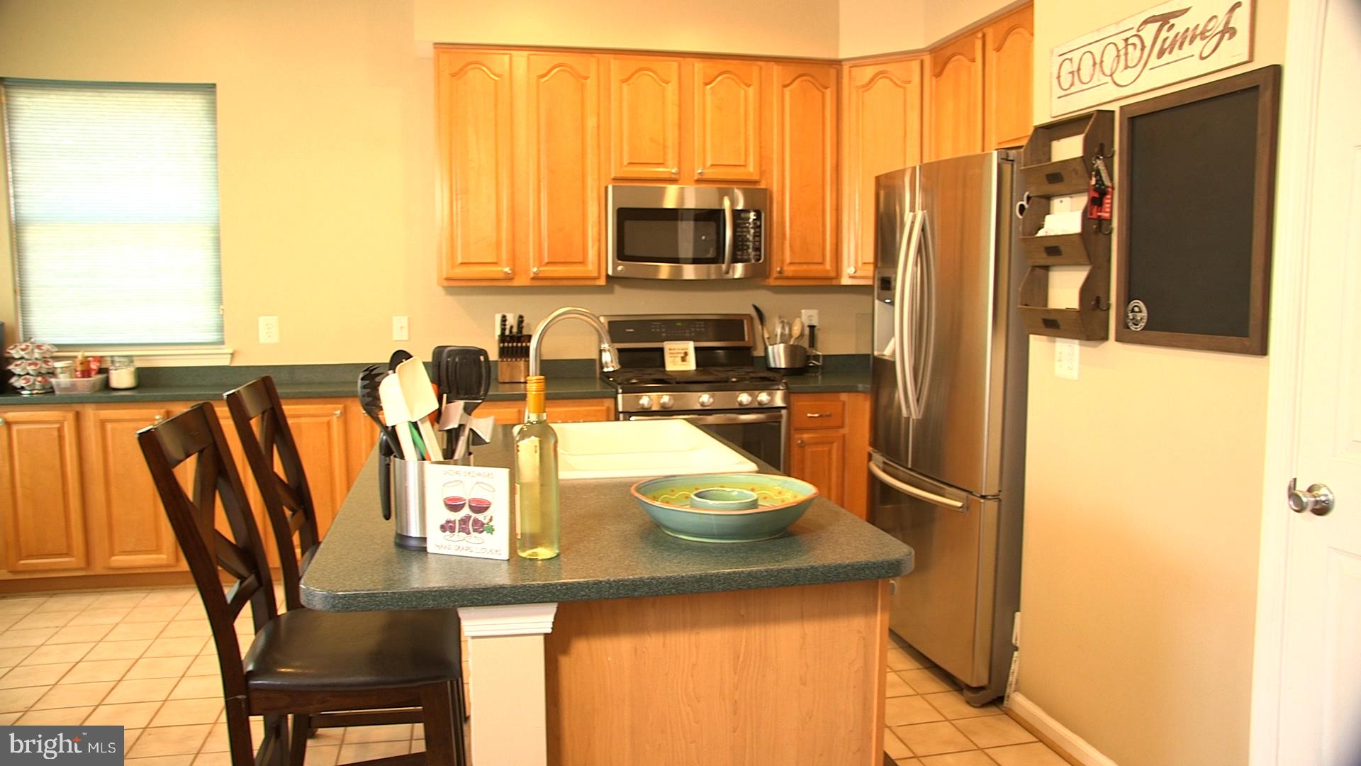 20595 Glenmere Square Sterling, VA 20165 - Photo 5 of 19 Kitchen