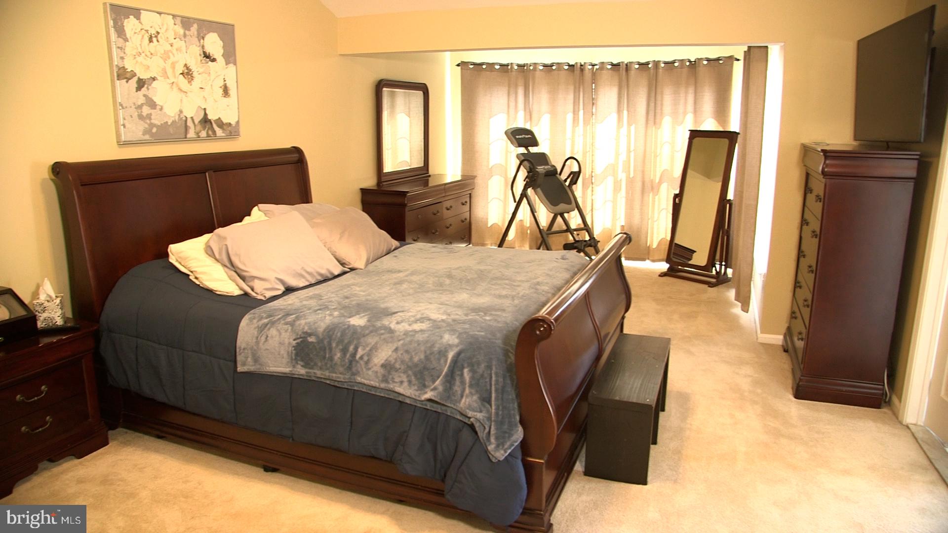 20595 Glenmere Square Sterling, VA 20165 - Photo 7 of 19 Primary bedroom