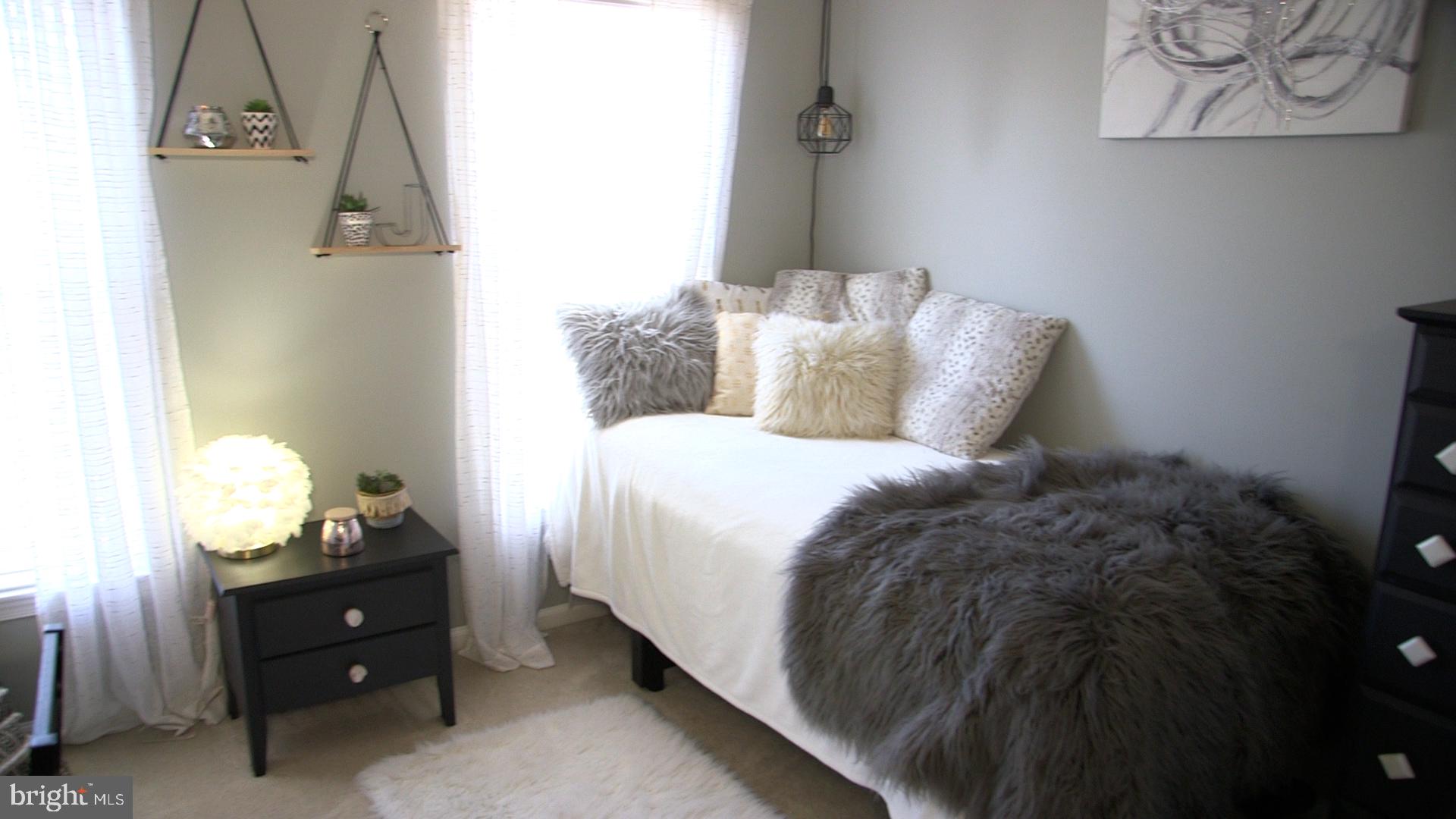 20595 Glenmere Square Sterling, VA 20165 - Photo 10 of 19 Bedroom 3