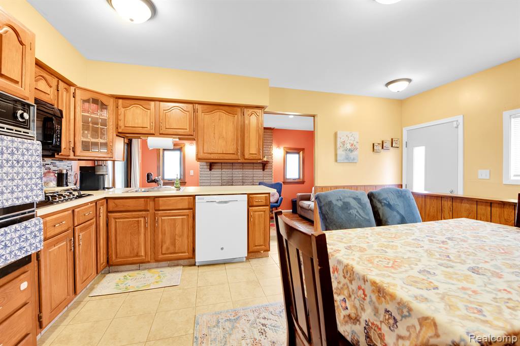 12928 Martin Road Warren, MI 48088 - Photo 8 of 21 Gallery Image 8