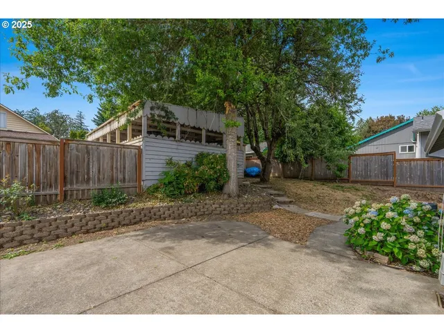 a view of a house with a backyard