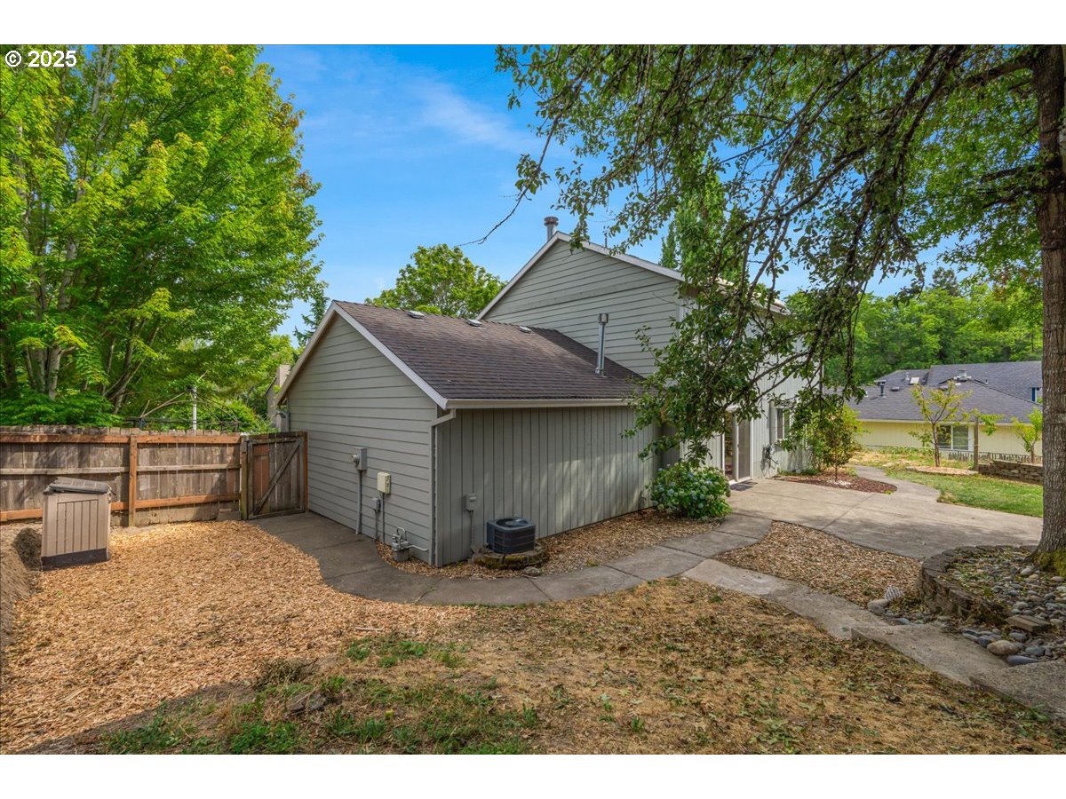 7505 Southwest Alpine Drive Beaverton, OR 97008 - Photo 37 of 48 a backyard of a house with table and chairs