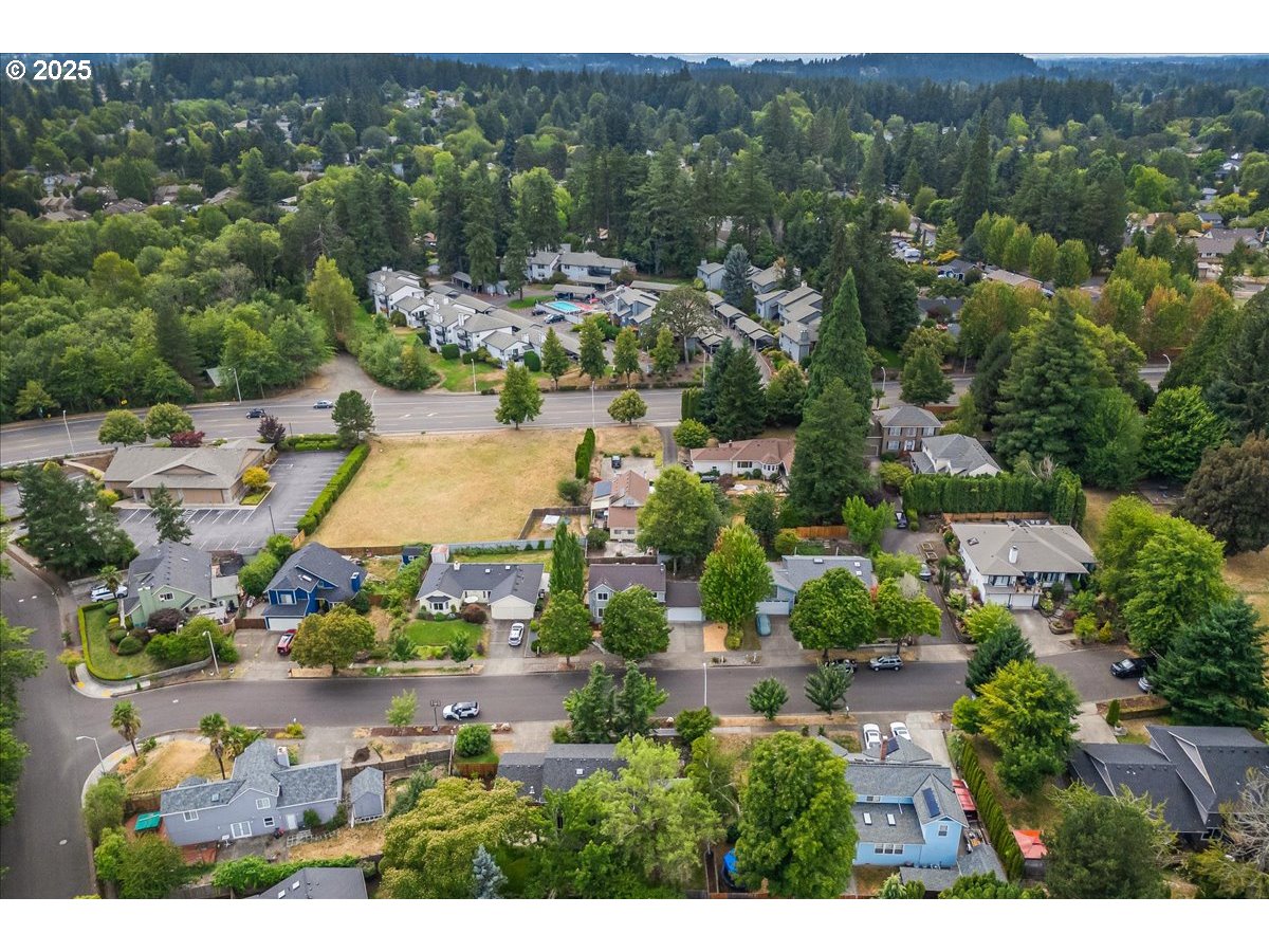 7505 Southwest Alpine Drive Beaverton, OR 97008 - Photo 45 of 48 an aerial view of residential houses with outdoor space and river