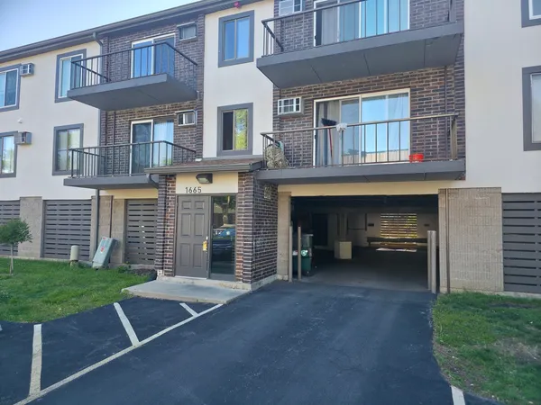 $1,750 | 1665 Coach Drive, Unit 102, Naperville, IL 60565