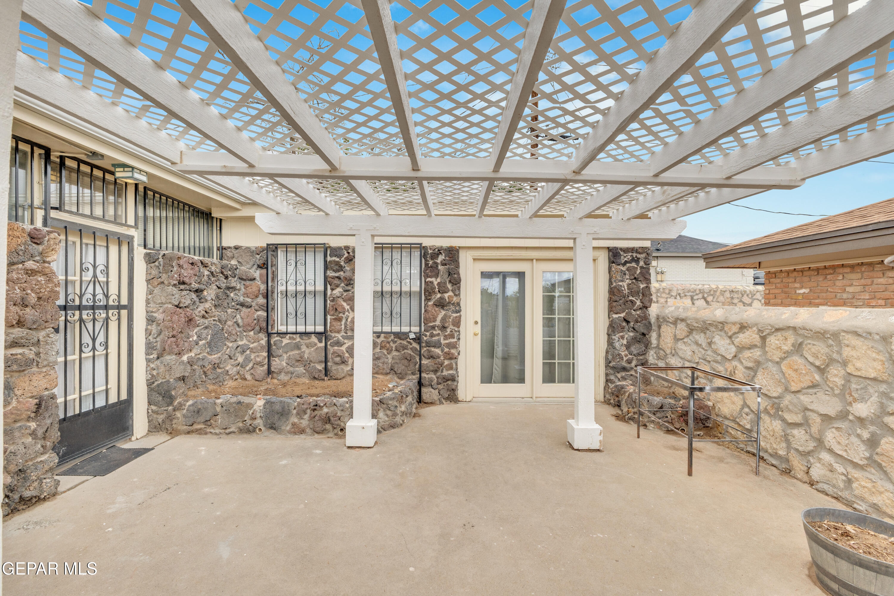 356 Coral Hills Road El Paso, TX 79912 - Photo 5 of 61 3 (2)