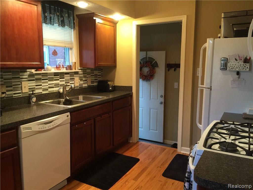 13571 Rosedale Street Southgate, MI 48195 - Photo 4 of 18