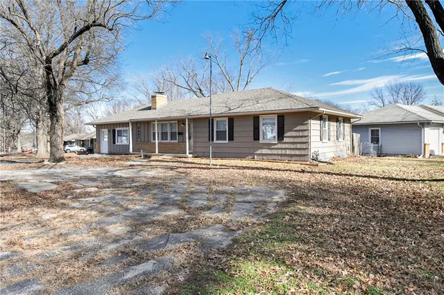 $255,000 | 8421 Spring Valley Road, Raytown, MO 64138