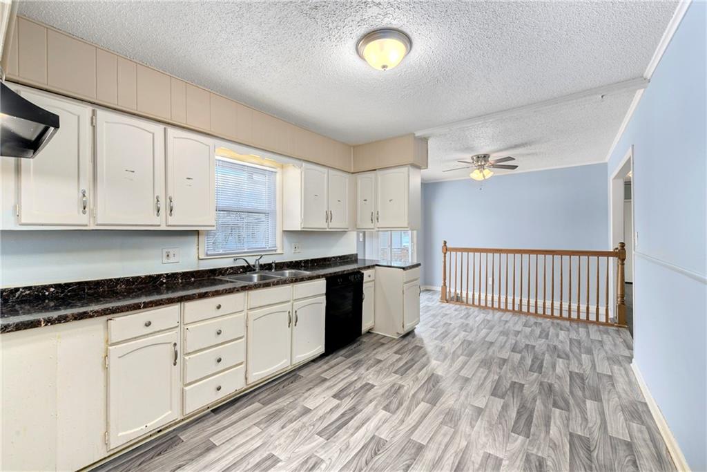 8421 Spring Valley Road Raytown, MO 64138 - Photo 12 of 35