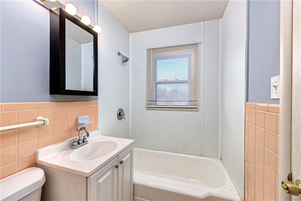 8421 Spring Valley Road Raytown, MO 64138 - Photo 21 of 35