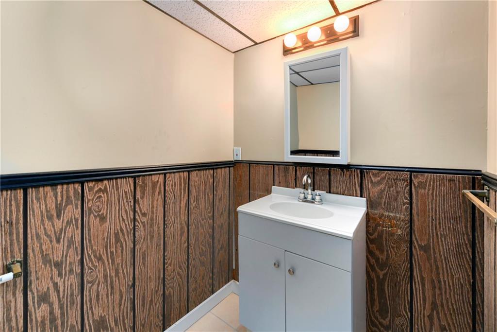 8421 Spring Valley Road Raytown, MO 64138 - Photo 30 of 35