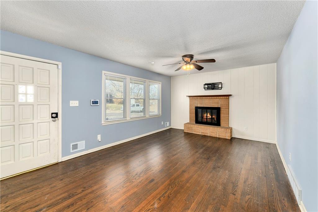 8421 Spring Valley Road Raytown, MO 64138 - Photo 5 of 35