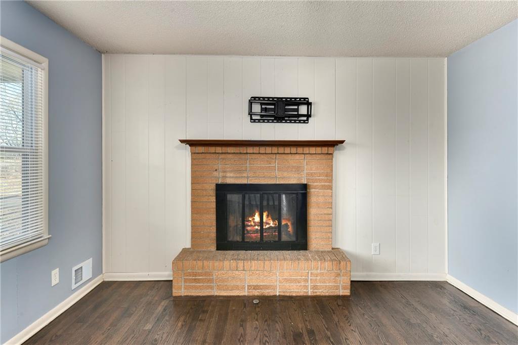 8421 Spring Valley Road Raytown, MO 64138 - Photo 7 of 35