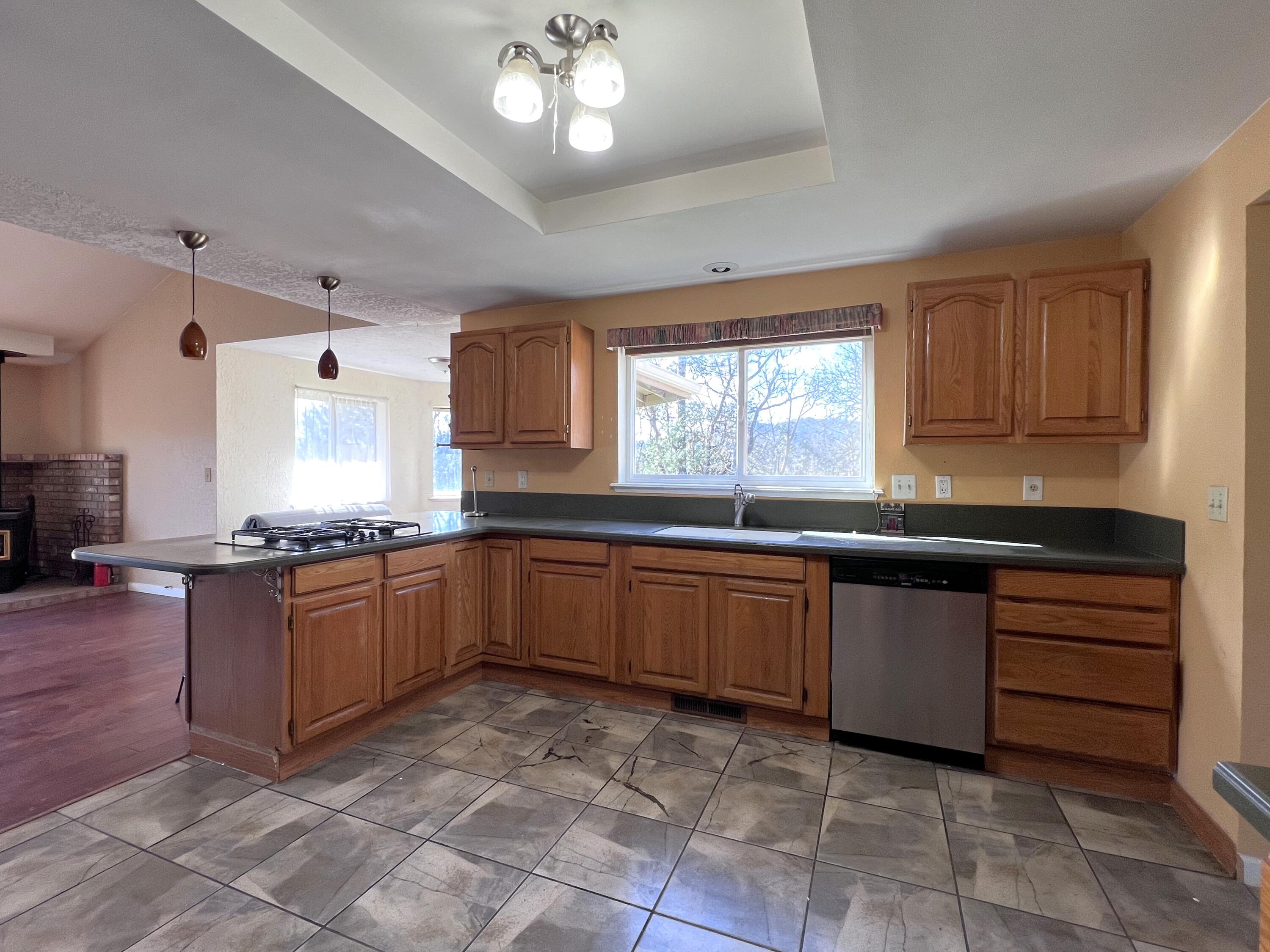 5525 Tunnel Loop Road Grants Pass, OR 97526 - Photo 8 of 65 8. Kitchen