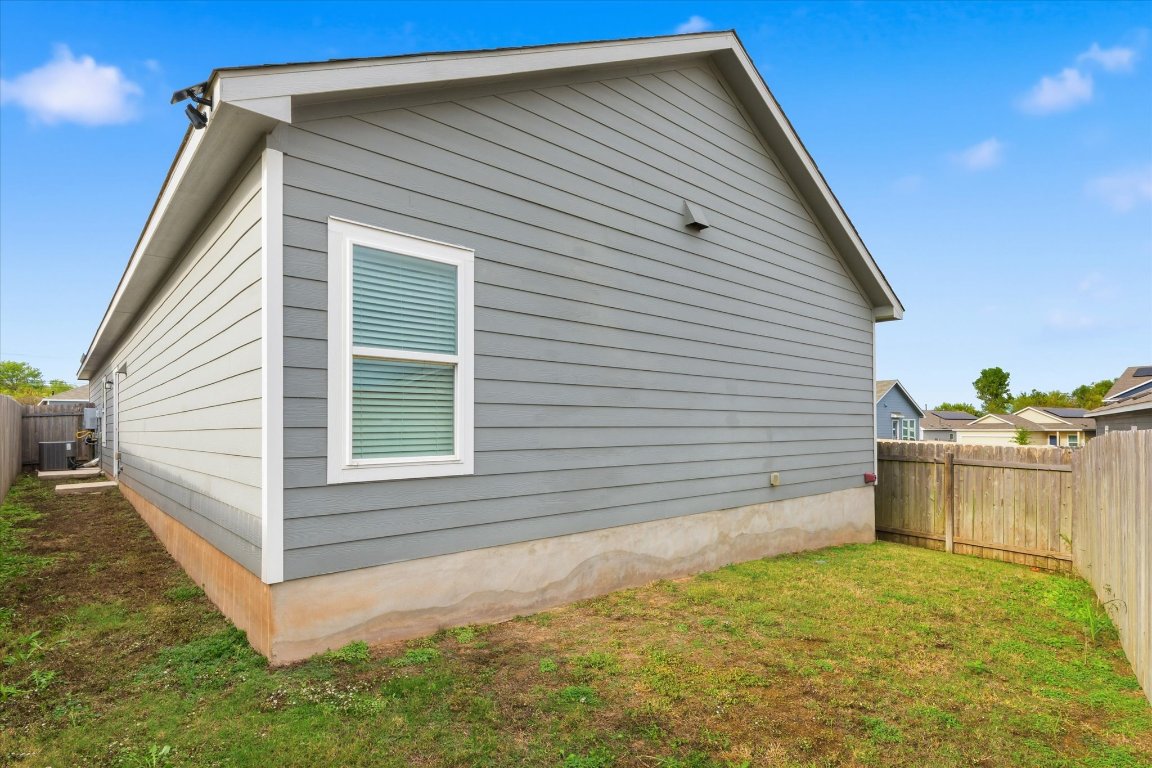 14105 Nightview Cove Pflugerville, TX 78660 - Photo 36 of 36 a view of a backyard with a garden