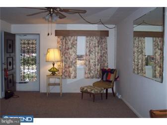 812 Grant Road Folcroft, PA 19032 - Photo 5 of 10 Living Room