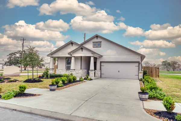$2,300 | 201 Bryan Way, Angleton, TX 77515
