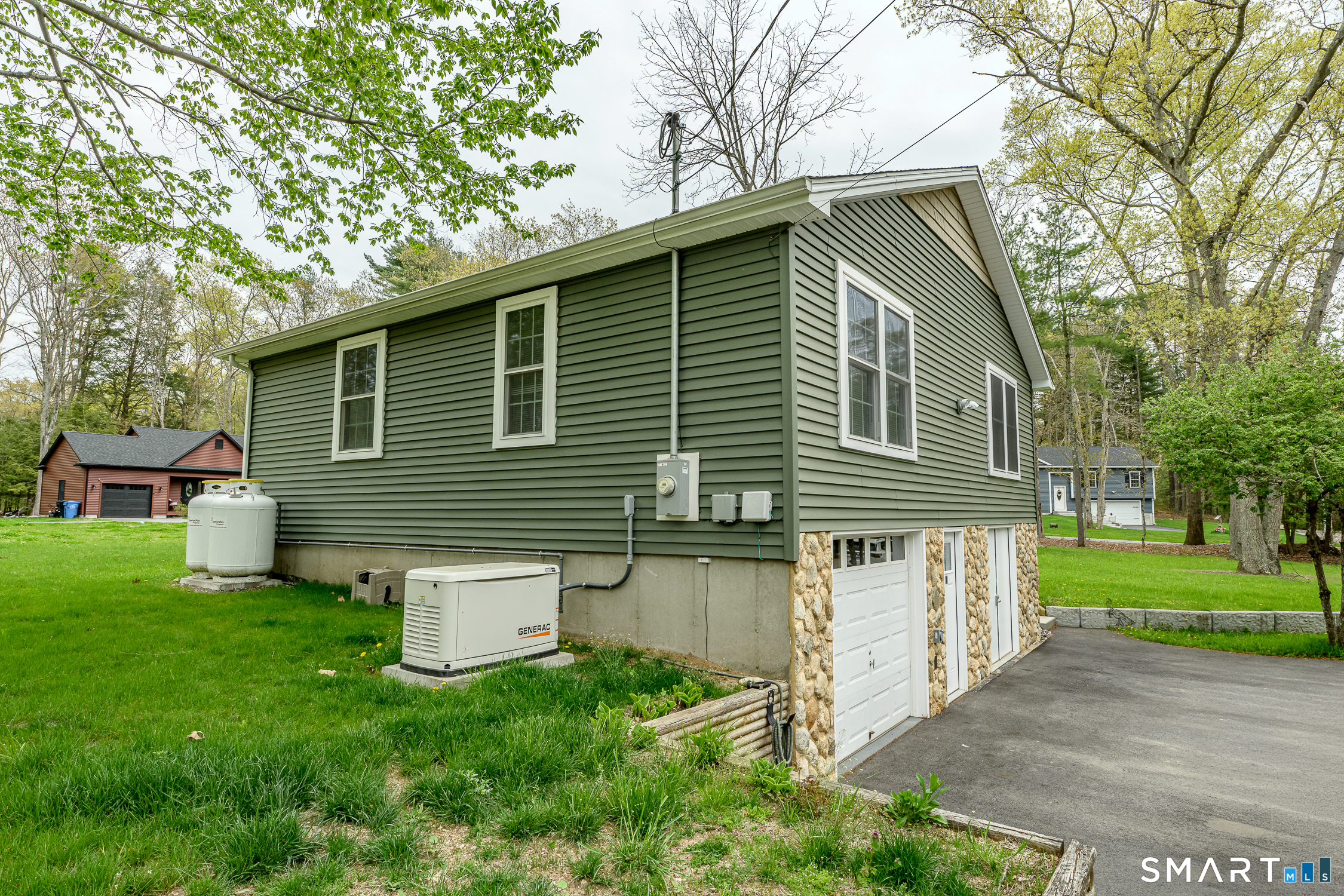 11 Breaults Landing Road Thompson, CT 06277 - Photo 5 of 31