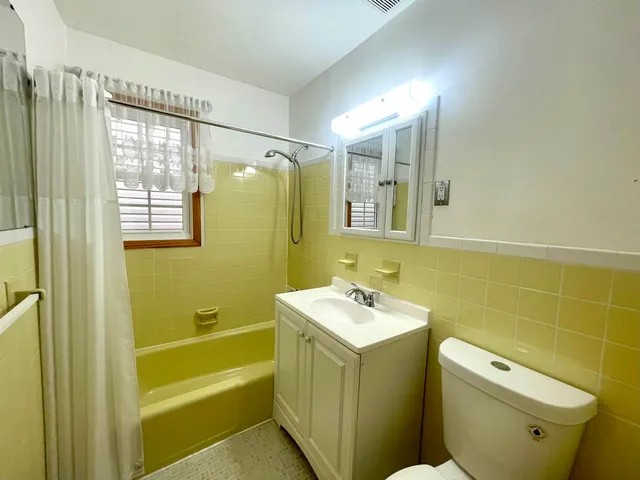$2,400 | 57 Isabella Avenue, Unit 1, Bayonne, NJ 07002